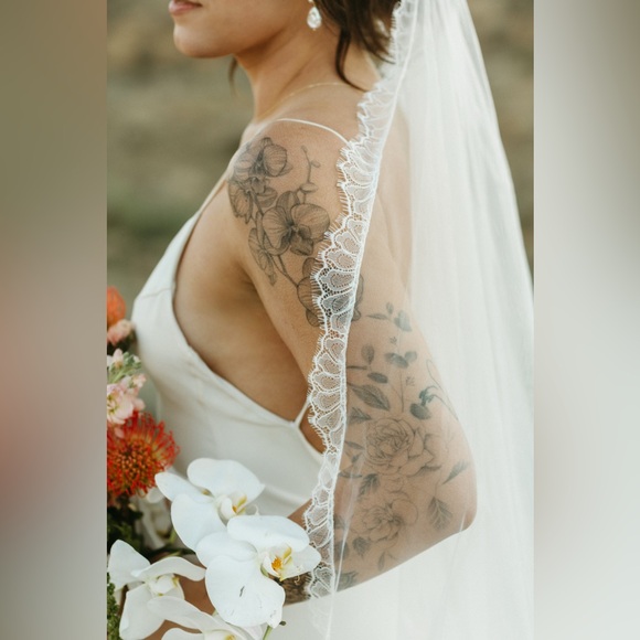 Grace Loves Lace White Veil - Picture 3 of 5